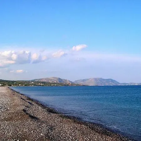 Cristelia Seafront & Pool Vilă