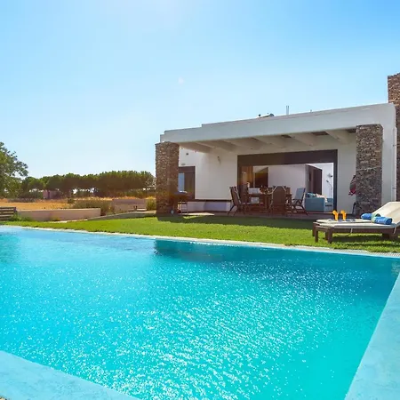 Vilă Cristelia Seafront & Pool Lachania