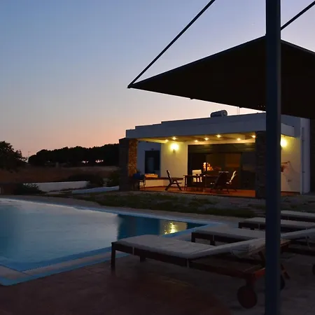 Vilă Cristelia Seafront & Pool Lachania